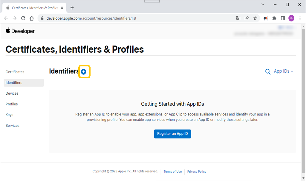 Apple Developer Program の Identifiers のページ
識別子（Identifiers）の＋ボタンをクリックして、AppIDを登録します。
